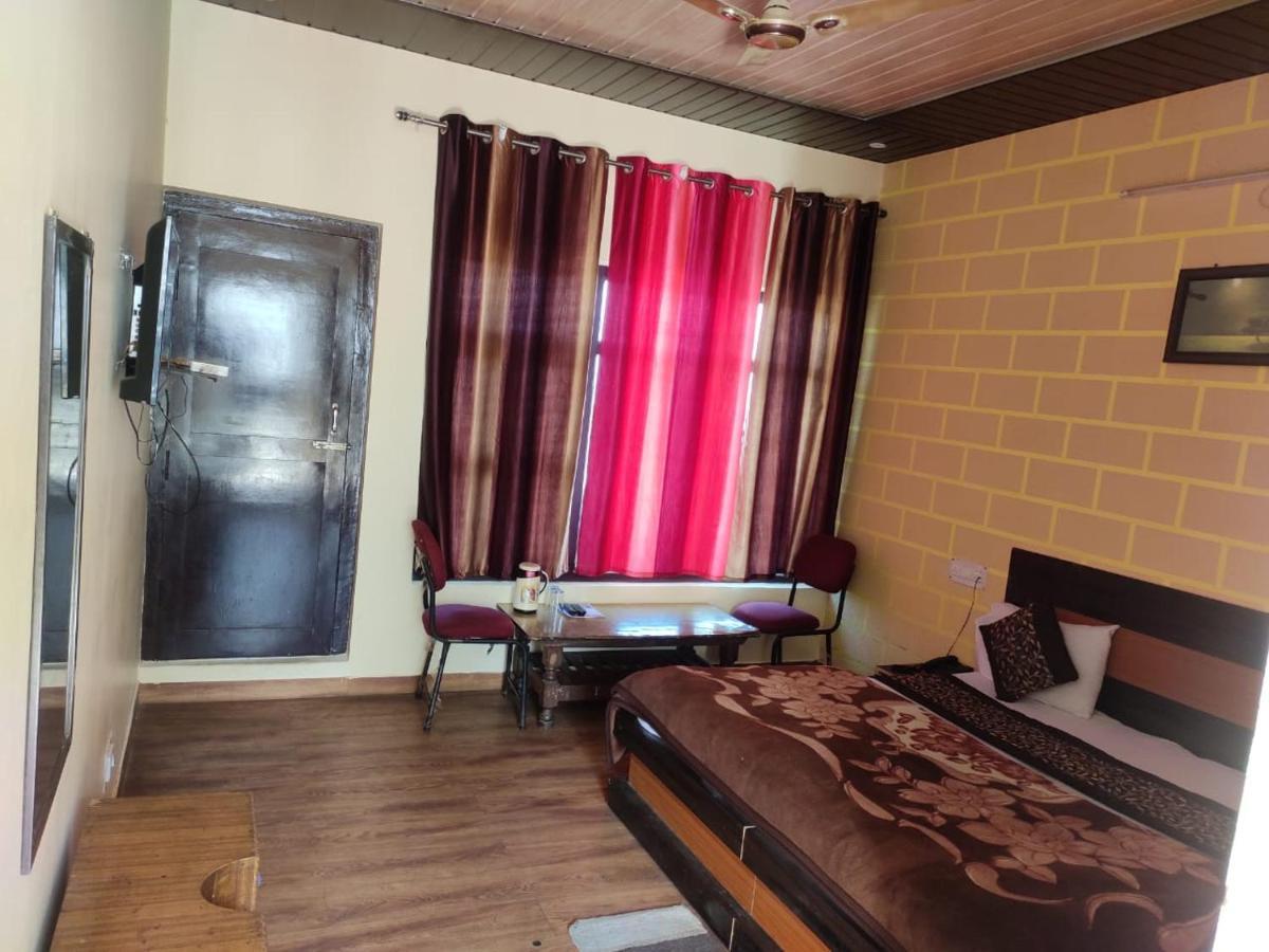 Hotel Deepraj, Kausani Zewnętrze zdjęcie