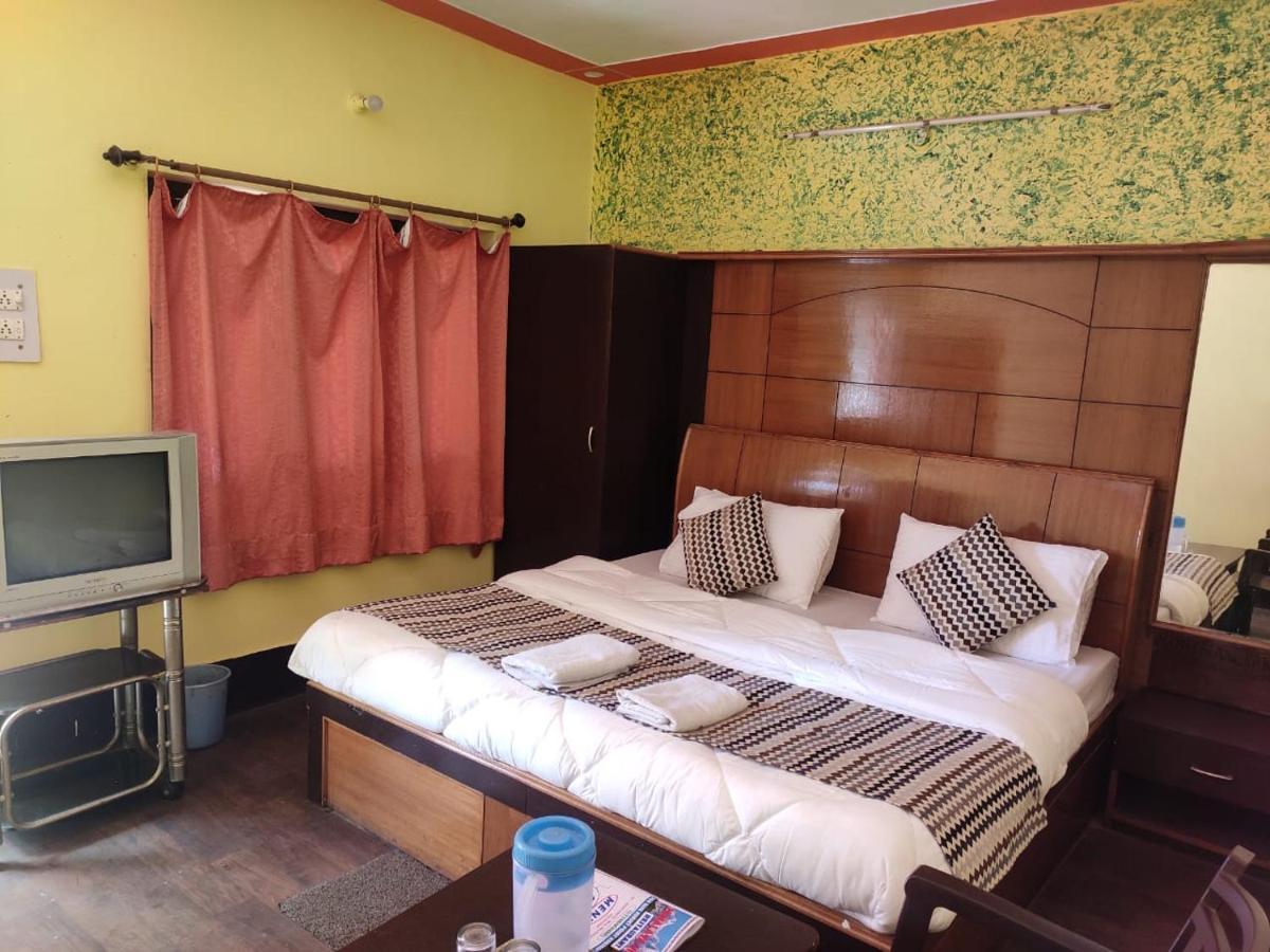 Hotel Deepraj, Kausani Zewnętrze zdjęcie
