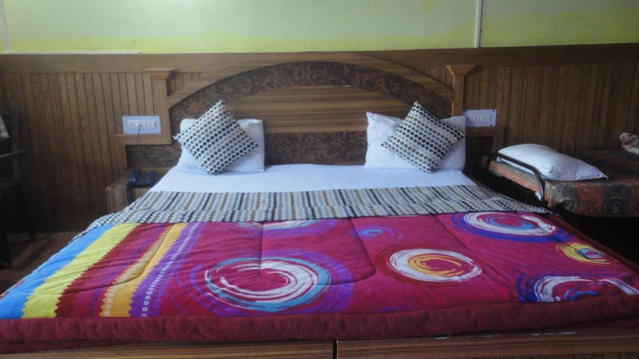 Hotel Deepraj, Kausani Zewnętrze zdjęcie